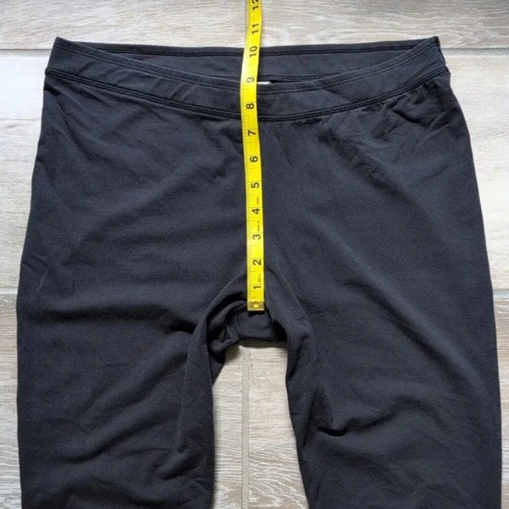 Under Armour Heat Gear Black Capri Leggings | Under Armour Heat Gear Capri Pants - Picture 7 of 9